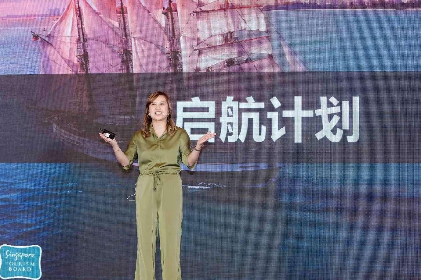 女人站在水里

描述已自动生成
