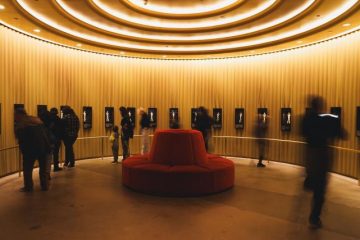 AMMP_website_exhibition_oscars_hero-01_desktop