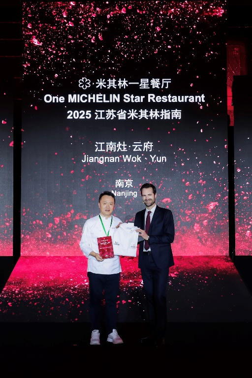 图片包含 标志, 户外, 建筑, 站 AI 生成的内容可能不正确。