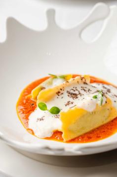 3-菠菜意大利饺子，番茄酱，帕玛森芝士泡沫-Spinach-Ravioli,-Tomato-Sauce,-Parmesan-Foam