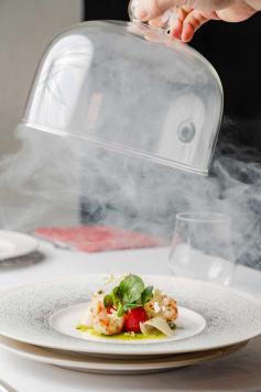 2-腌渍小番茄，红虾，曼切戈奶酪，香草酱，微型苗，树莓鱼子-Marinated-Cherry-Tomato,-Red-Prawn,-Manchego-Cheese,-Chimichurri-Sauce,-Micros-Green,-Raspberry-Caviar