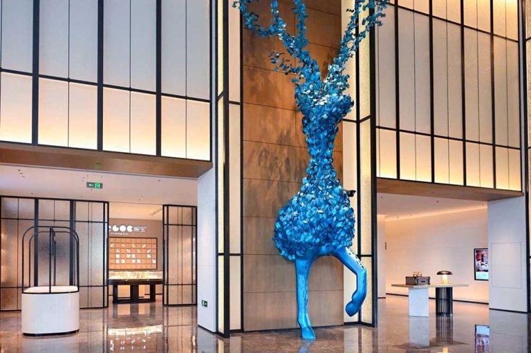 大厅“蝠鹿兽”