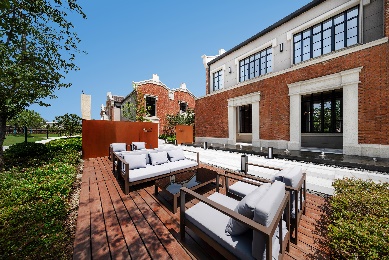 砖地上的房子 AI 生成的内容可能不正确。