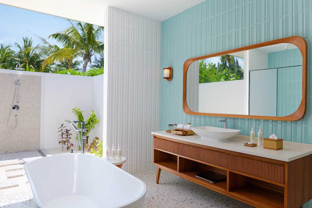 dusitd2-feydhoo-maldives-waterfront-pool-villa-bathroom
