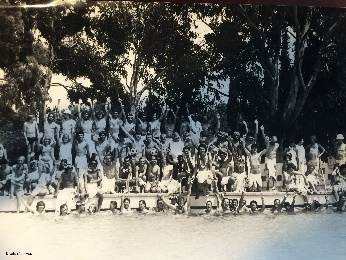 一群人在雪地上

AI 生成的内容可能不正确。