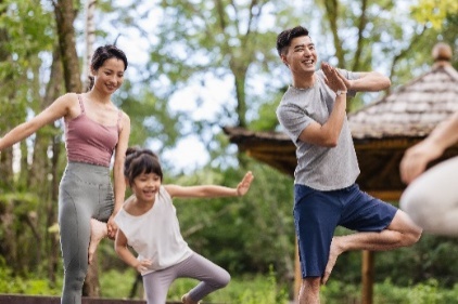 男人和女人在草地上玩飞盘

AI 生成的内容可能不正确。