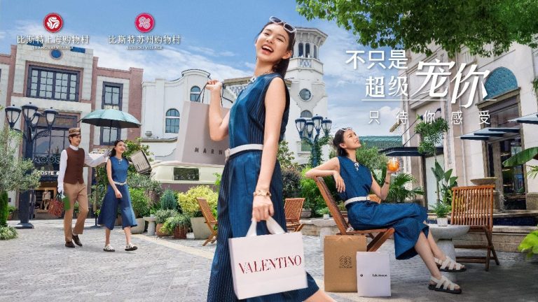 穿白色衣服的人在街道上 AI 生成的内容可能不正确。