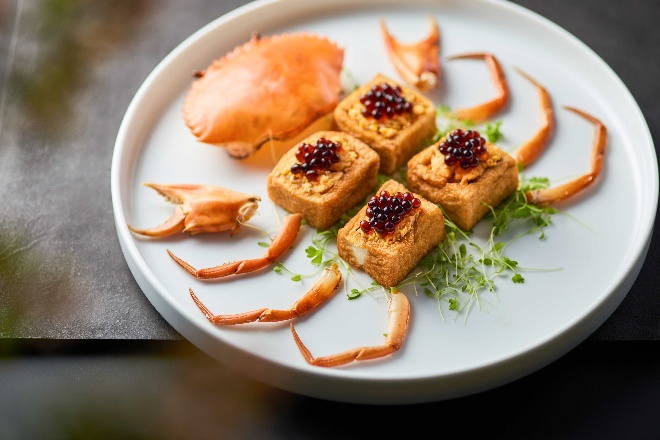 A plate of food on a table

AI-generated content may be incorrect.