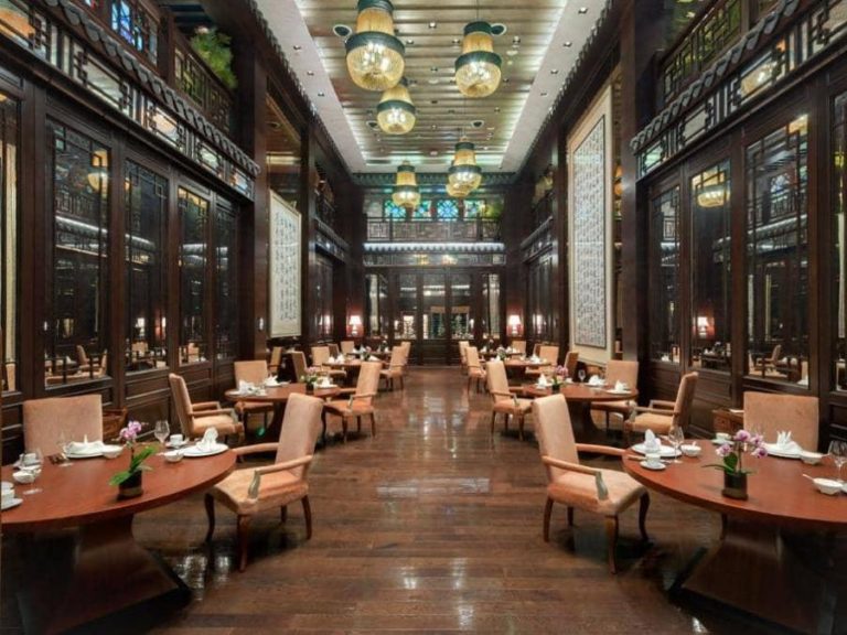 房间里的餐厅 AI 生成的内容可能不正确。